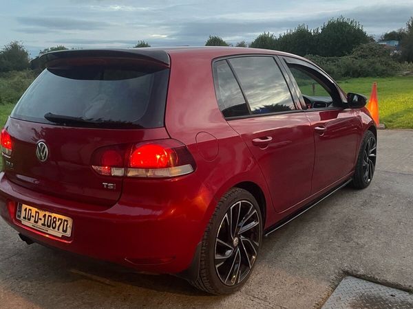 Volkswagen Golf Hatchback, Petrol, 2010, Red