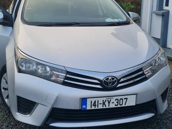 Toyota Corolla Saloon, Diesel, 2014, Silver