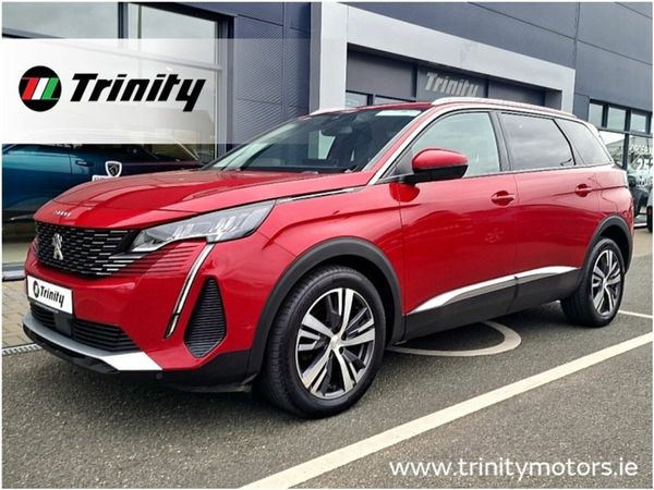 Peugeot 5008 MPV, Diesel, 2021, Red