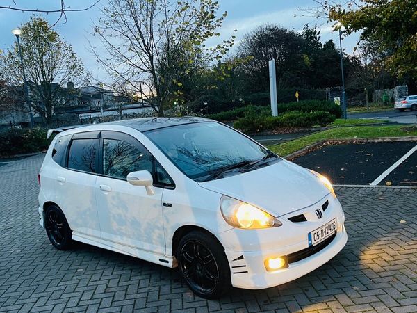 Honda Fit Hatchback, Petrol, 2005, White