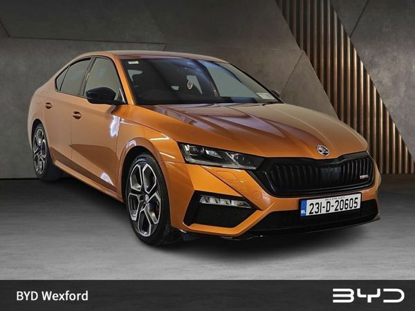 Skoda Octavia Saloon, Diesel, 2023, Orange