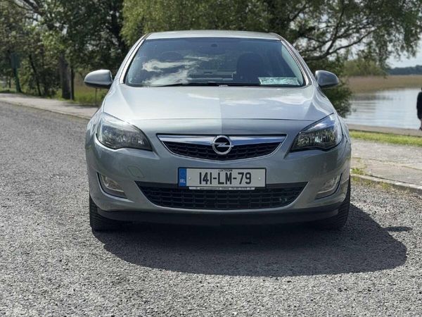 Opel Astra Hatchback, Diesel, 2014, Silver