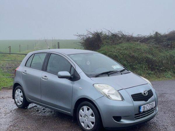Toyota Yaris Hatchback, Petrol, 2006, Silver