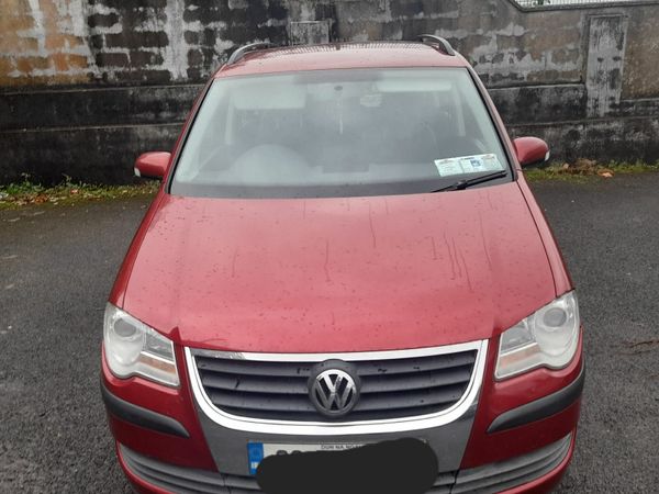 Volkswagen Touran MPV, Diesel, 2009, Red