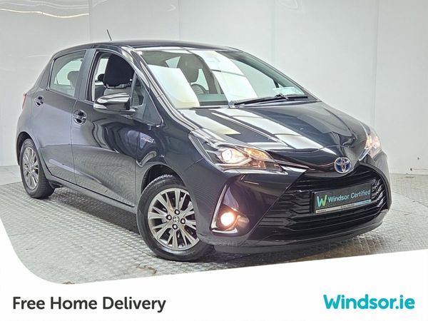 Toyota Yaris MPV, Petrol Hybrid, 2018, Black