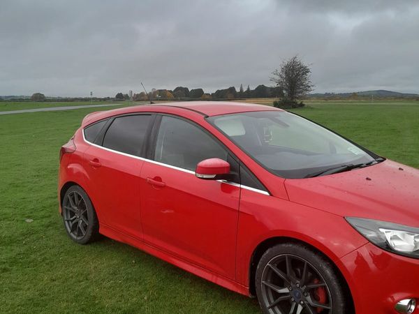Ford Focus Hatchback, Diesel, 2013, Red