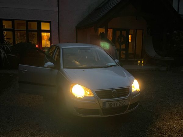 Volkswagen Polo Hatchback, Petrol, 2006, Silver