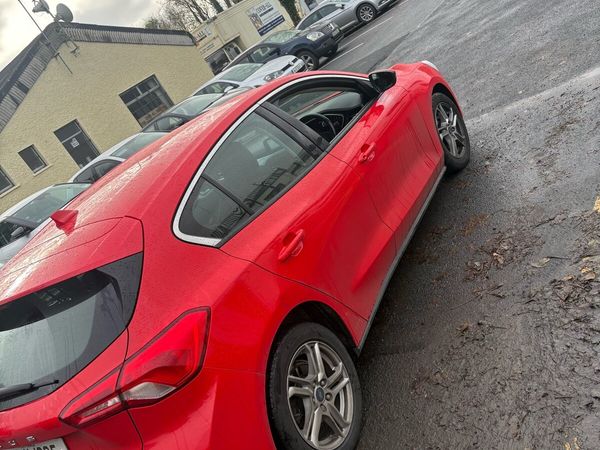 Ford Focus Hatchback, Petrol, 2018, Red