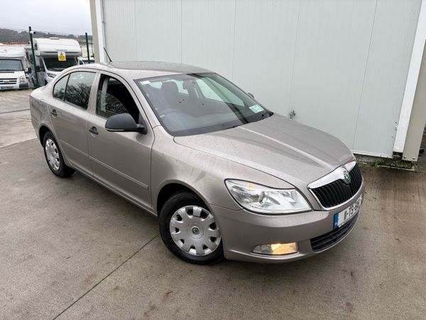 Skoda Octavia Hatchback, Diesel, 2011, Beige