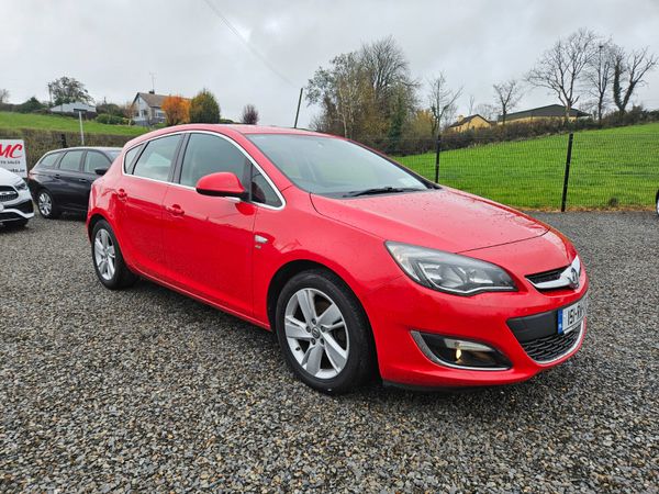 Vauxhall Astra Hatchback, Diesel, 2015, Red