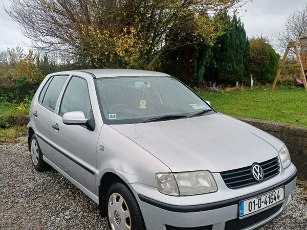 Volkswagen Polo Hatchback, Petrol, 2001, Silver