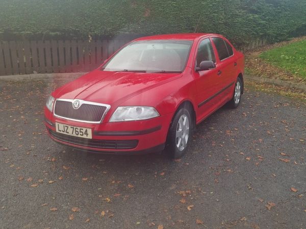 Skoda Octavia Hatchback, Petrol, 2007, Red