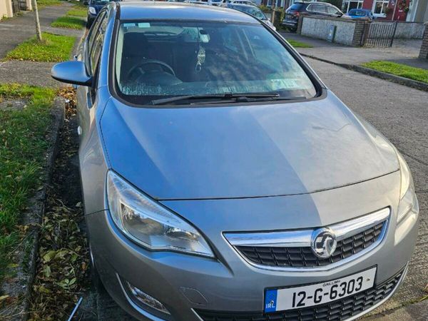 Vauxhall Astra Hatchback, Petrol, 2012, Silver