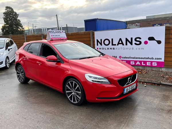 Volvo V40 Hatchback, Diesel, 2018, Red