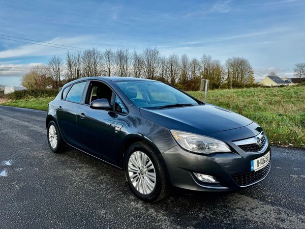 Vauxhall Astra Hatchback, Diesel, 2011, Grey