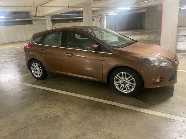 Ford Focus Hatchback, Petrol, 2013, Brown
