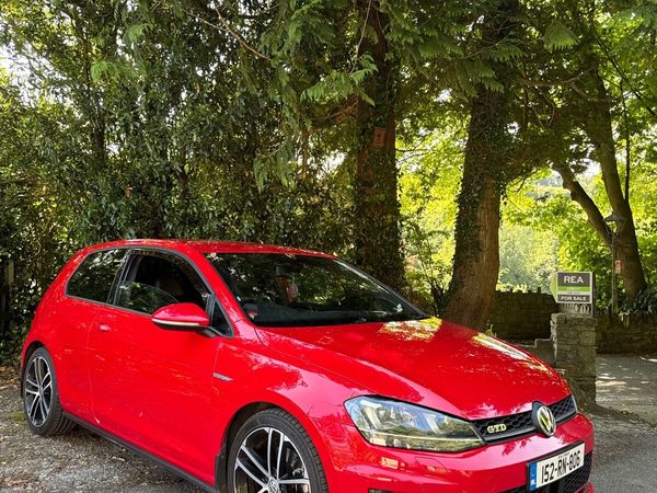Volkswagen Golf Hatchback, Diesel, 2015, Red