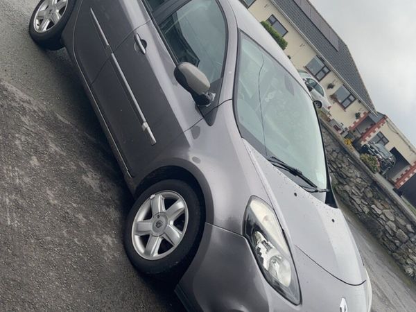 Renault Clio Hatchback, Petrol, 2012, Grey