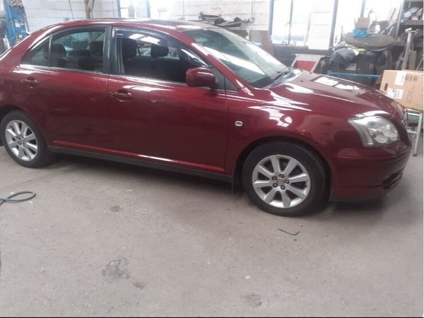 Toyota Avensis Saloon, Petrol, 2006, Red