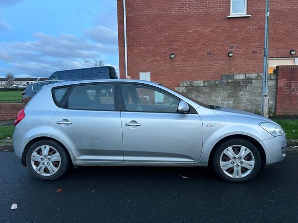 Kia Ceed Hatchback, Petrol, 2007, Silver