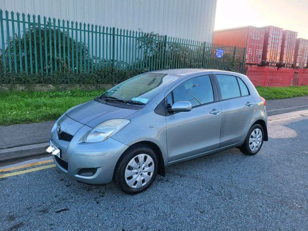 Toyota Yaris Hatchback, Petrol, 2010, Silver