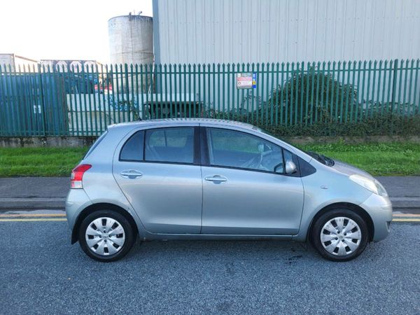 Toyota Yaris Hatchback, Petrol, 2010, Silver