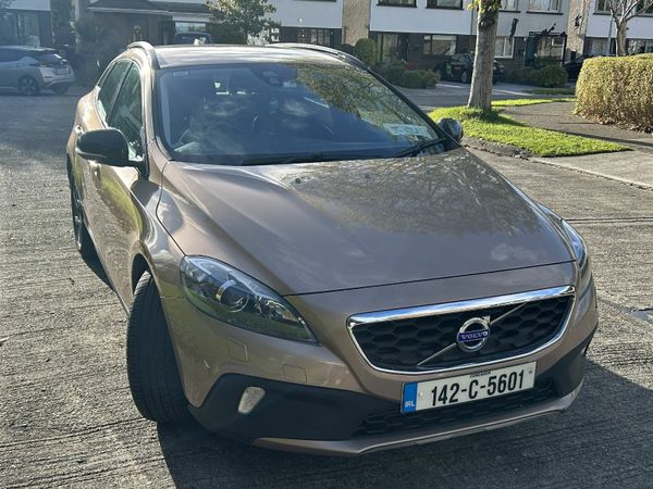 Volvo V40 Hatchback, Diesel, 2014, Bronze