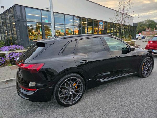 Audi e-tron Estate/Jeep, Electric, 2021, Black