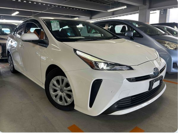 Toyota Prius Saloon, Petrol Hybrid, 2022, White