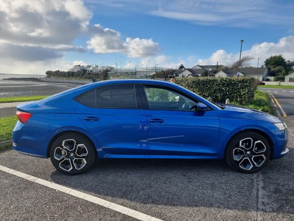 Skoda Octavia Hatchback, Petrol, 2021, Blue