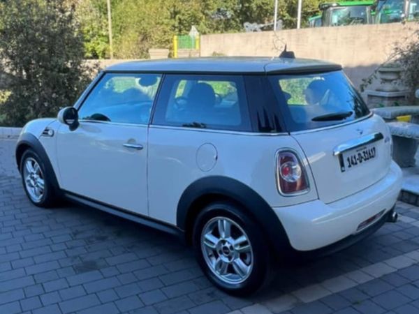 Mini Cooper Hatchback, Diesel, 2014, White