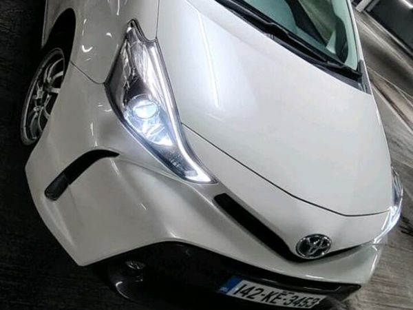 Toyota Prius SUV, Hybrid, 2011, 