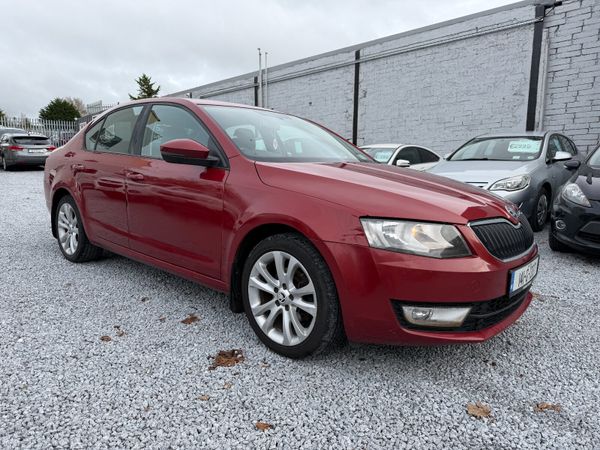 Skoda Octavia Saloon, Diesel, 2014, Red