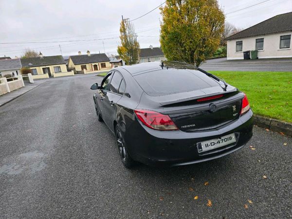 Vauxhall Insignia Hatchback, Diesel, 2011, Black