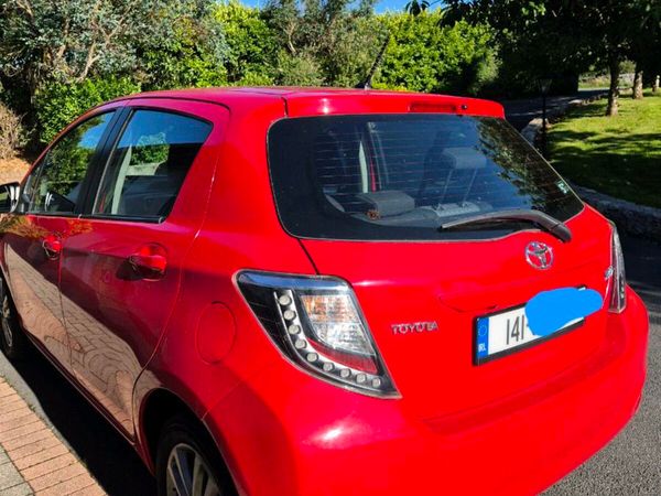 Toyota Yaris Hatchback, Petrol, 2014, Red