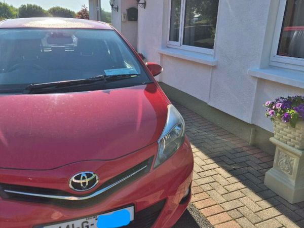 Toyota Yaris Hatchback, Petrol, 2014, Red