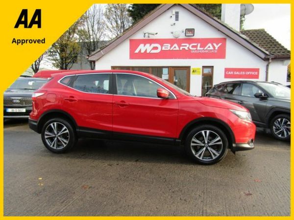Nissan Qashqai Hatchback, Diesel, 2014, Red