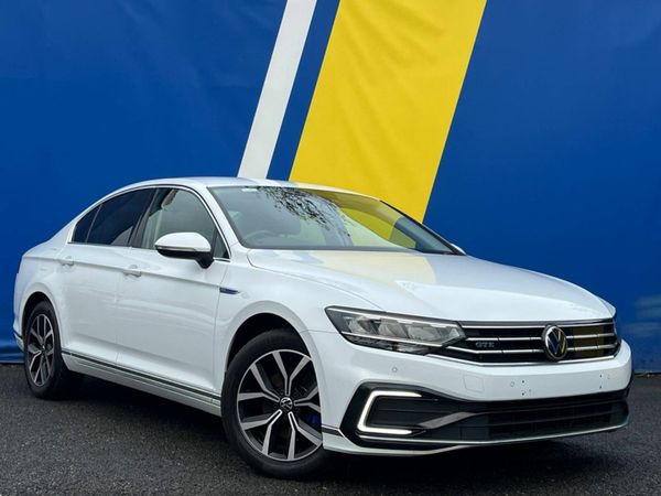 Volkswagen Passat Saloon, Petrol Hybrid, 2022, White