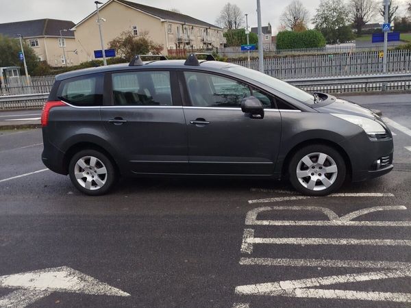 Peugeot 5008 MPV, Diesel, 2011, Grey