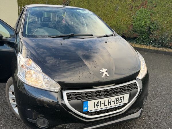 Peugeot 208 Hatchback, Petrol, 2014, Black