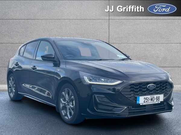 Ford Focus Hatchback, Petrol Hybrid, 2025, Black