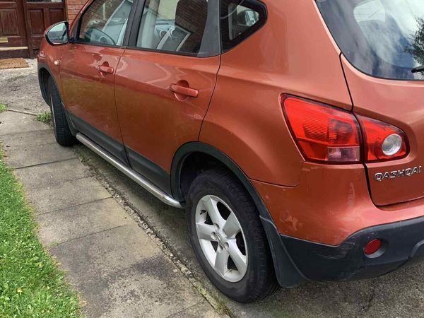 Nissan Qashqai Hatchback, Petrol, 2007, Red