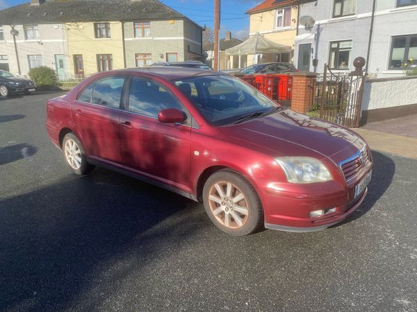 Toyota Avensis Saloon, Petrol, 2004, Red