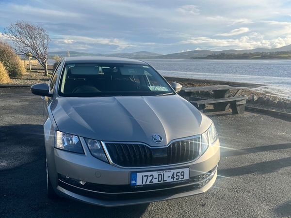 Skoda Octavia Saloon, Diesel, 2017, Yellow