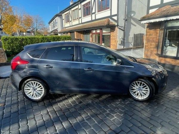 Ford Focus Hatchback, Petrol, 2014, Grey