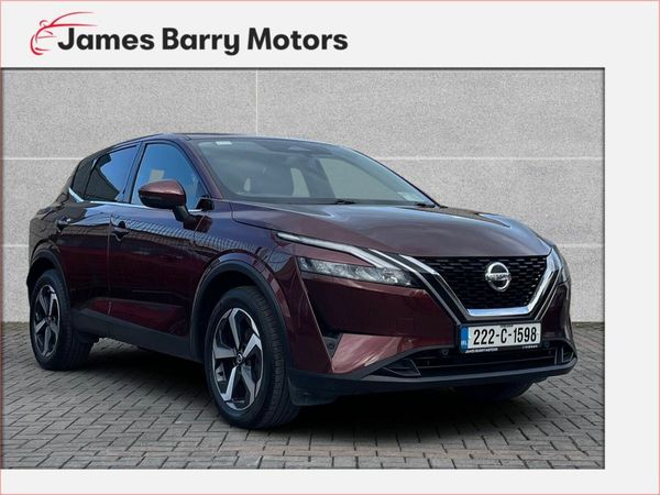 Nissan Qashqai MPV, Petrol, 2022, Red