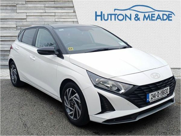 Hyundai i20 Hatchback, Petrol, 2024, White