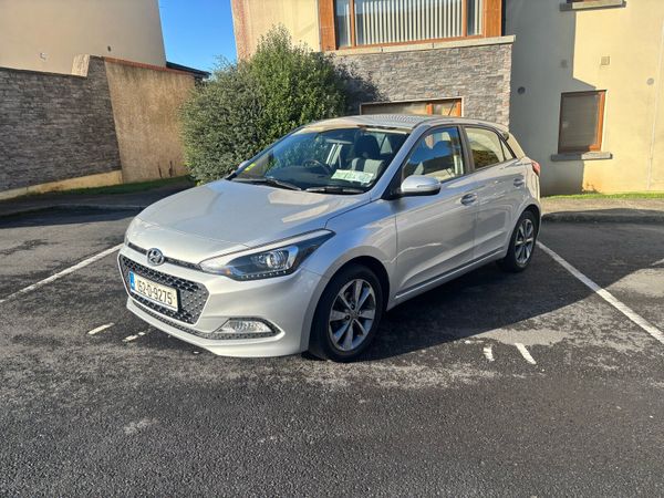 Hyundai i20 Hatchback, Petrol, 2015, Silver