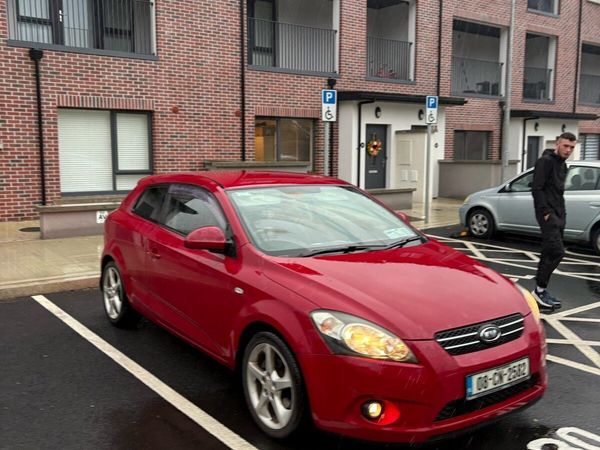 Kia Ceed Hatchback, Diesel, 2008, Red
