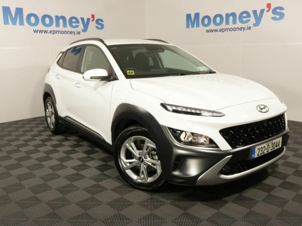 Hyundai KONA SUV, Petrol, 2023, White